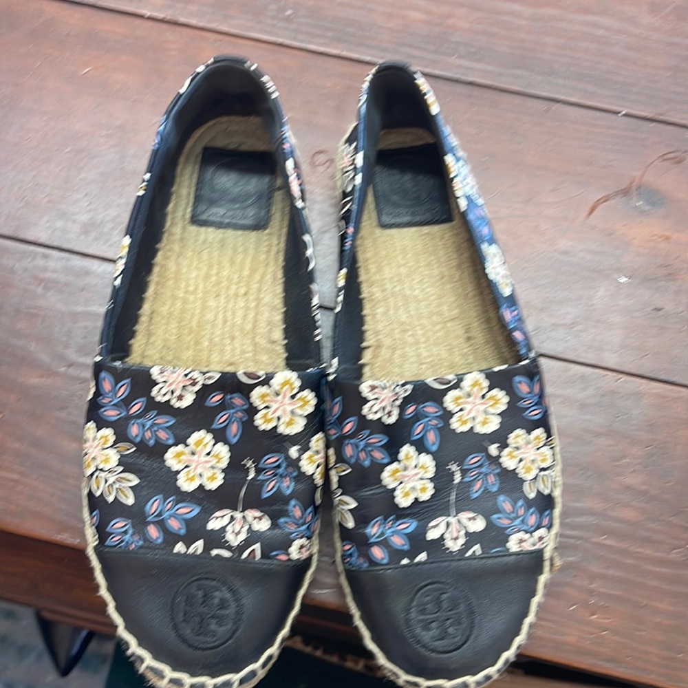 Size 9 Tory Burch floral flats